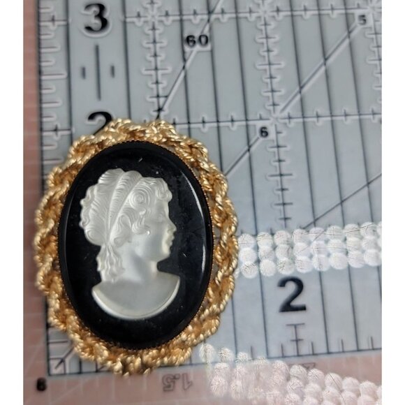 Black & Frosted Glass Cameo Brooch Gold Tone Vintage Victorian Lady Pin - Picture 3 of 14